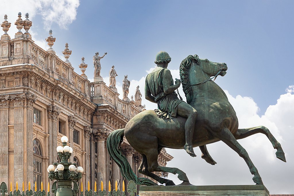 4 - DETTAGLI INGRESSO PALAZZO REALE.jpg